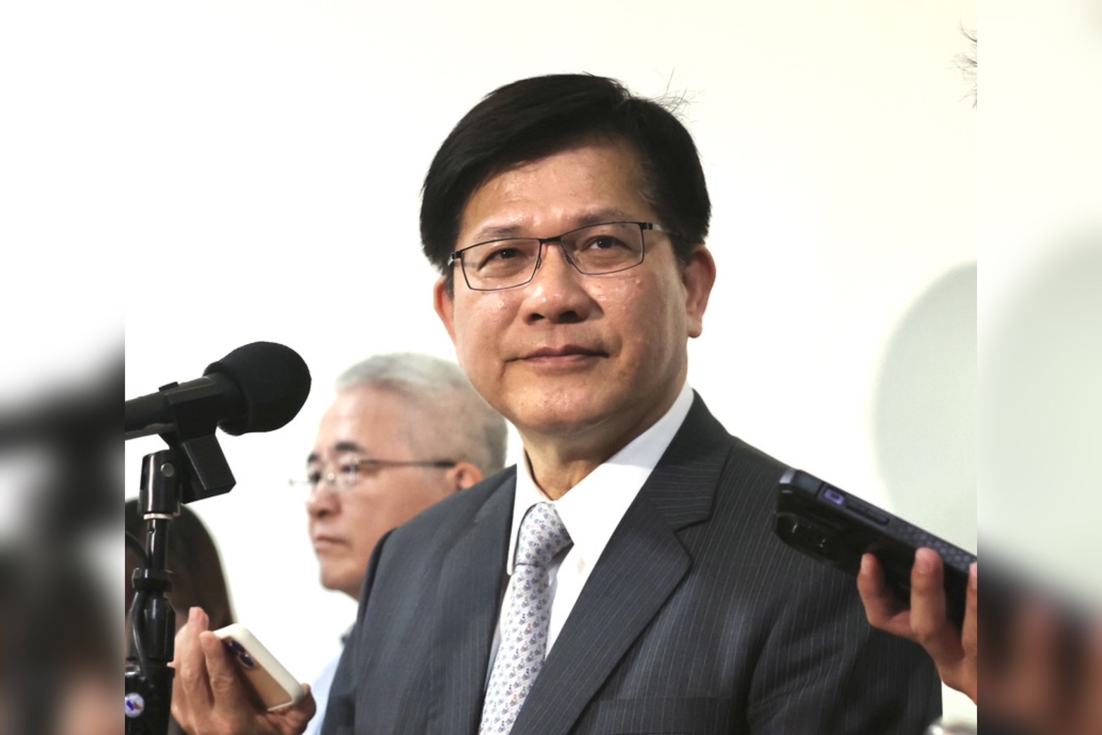 外交部指出，柬方在14日凌晨以及昨日晚間，將三批近190名包陸籍及我國籍的嫌犯全數遣送至中國。圖為外交部長林佳龍。圖/中央社 