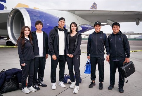 大谷翔平在白色情人節當天公開妻子照片，身分竟是役籃球員田中美真子（右3）。圖/取自大谷翔平IG