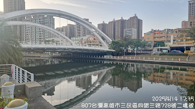 高雄市環保局近日獲報，愛河浮現大量的魚類屍體，圖為整理過後的愛河環境。圖／高雄市環保局提供