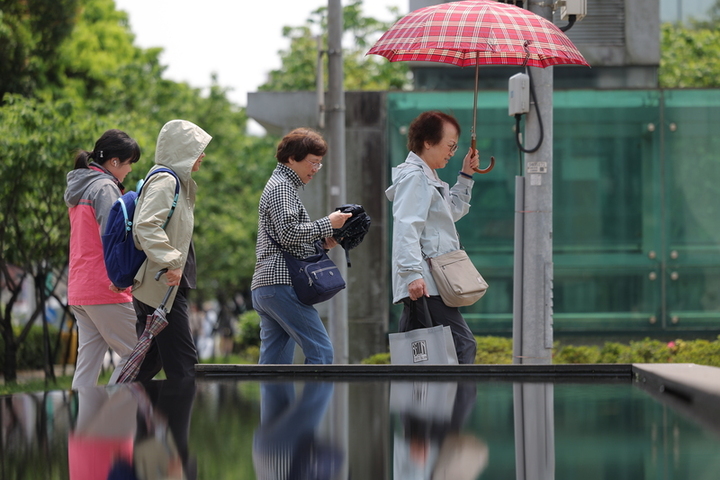 降雨趨緩各地逐漸轉多雲　周四起各地轉熱高溫逾31度