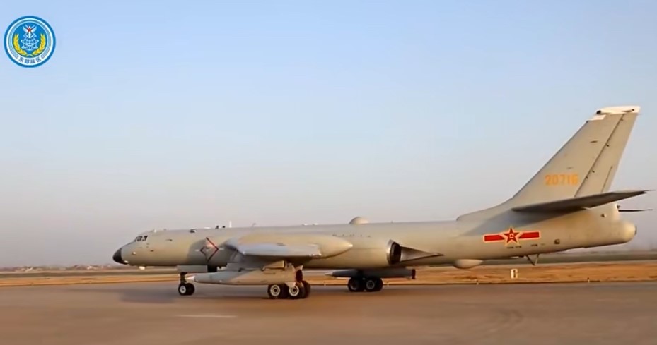 轟6-K裝備鷹撃－21反艦飛彈。圖/取自東部戰區微博視頻號截圖