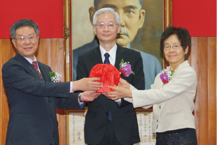 司法院秘書長熱門人選傳將由即將退休的台灣高等法院長高金枝（右）擔任，卻被爆出「職場霸凌」爭議。圖/取自司法院網站