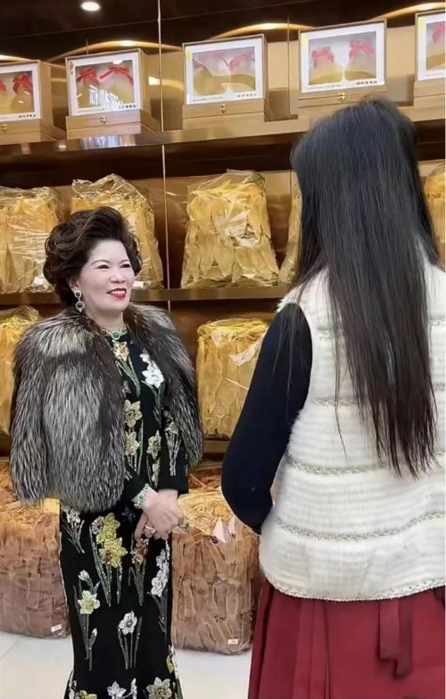 「鮑魚家姐」公開分享高價海味、包包收藏與奢華旅行行程，帳號於也被抖音永久關閉。圖/取自影片