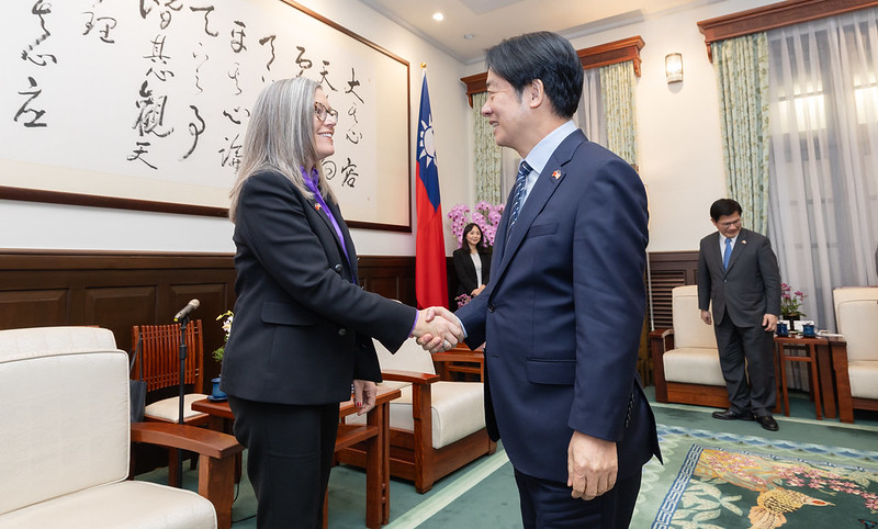 賴清德總統18日下午接見「美國亞利桑納州州長郝愷悌（Katie Hobbs，左）訪問團。圖／取自總統府官網