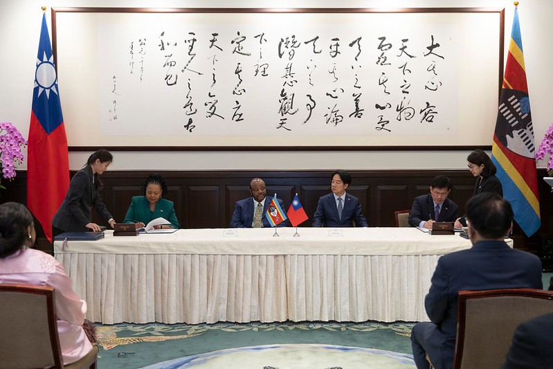 賴清德總統今（21）日上午與史瓦帝尼王國國王恩史瓦帝三世（King Mswati Ⅲ）雙邊會晤暨見證簽署「台史聯合聲明」等三文件。圖／取自總統府