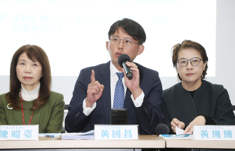 民眾黨不分區立委黃國昌承諾只做2年立委，2年後將辭職不排除參選縣市長。圖/中央社