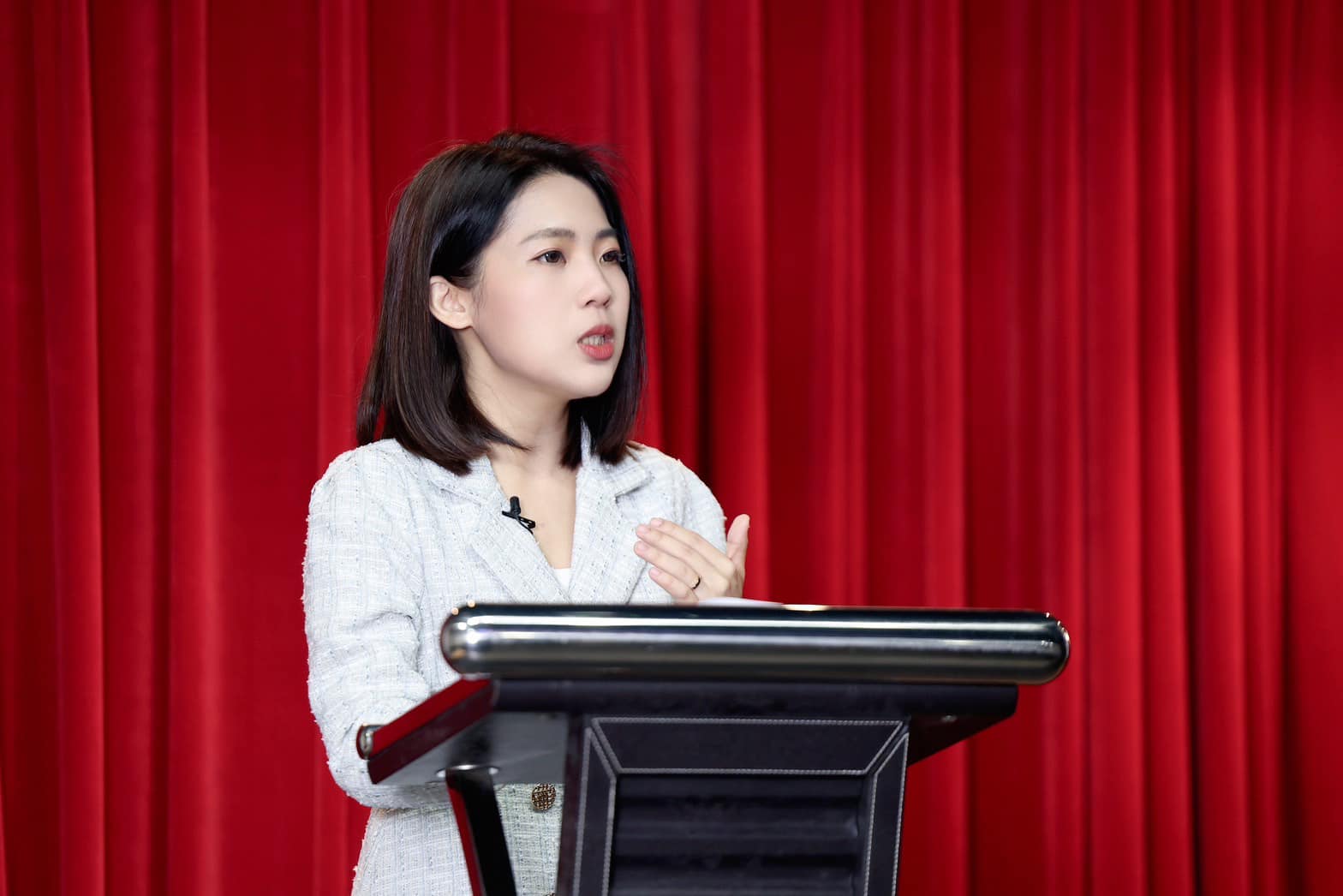 國民黨立委徐巧芯最近因家族成員涉入詐騙洗錢案而陷入爭議，她在16日坦言，這件事讓她感到極度不公平。圖/取自徐巧芯臉書