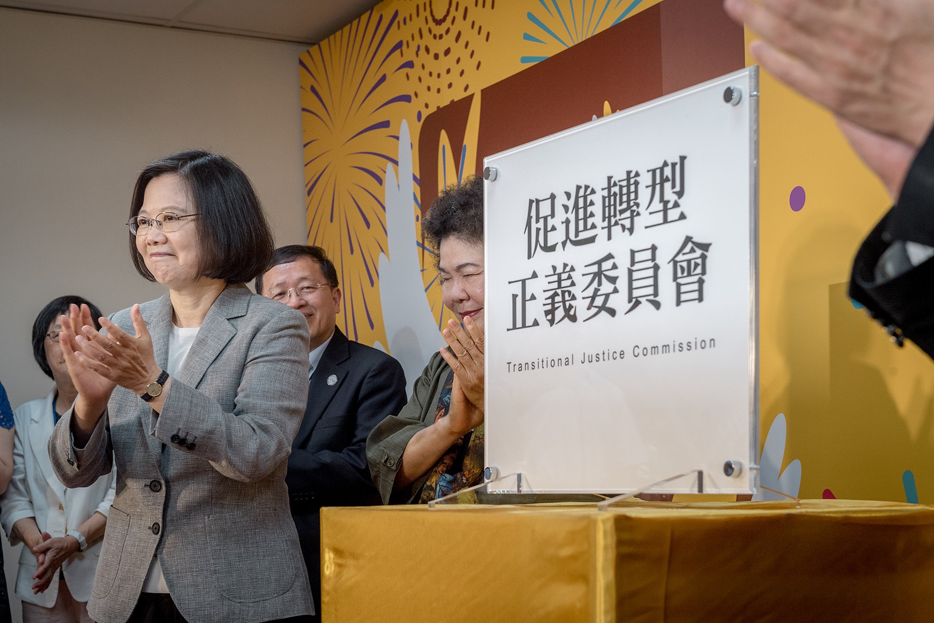 於2018年揭牌成立的促進轉型正義委員會階段性任務已經完成，民進黨現在卻要進行軍中轉型正義。圖/行政院官網