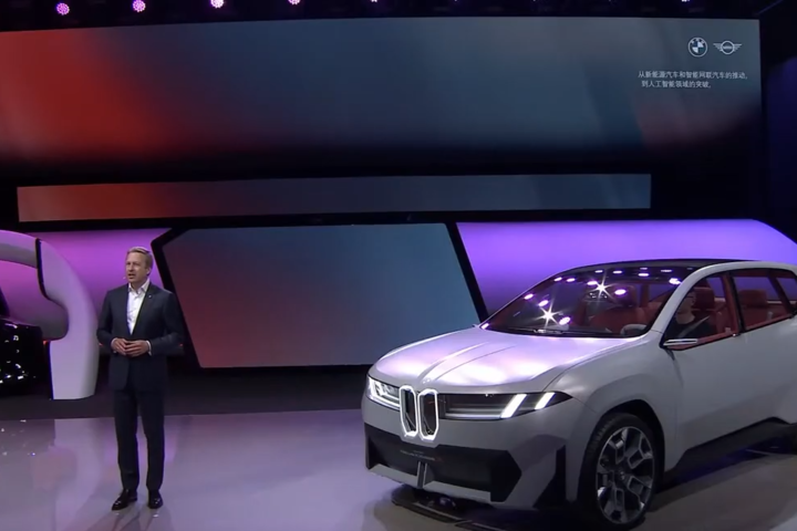 BMW首席執行長齊普斯周三親自出席上海車展發表談話。圖/取自BMW Group《YouTube》官方頻道