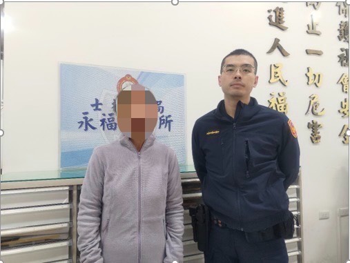 士林分局所長深夜在山區驚見迷途婦人身影,眼尖認出並即刻救援。圖/士林分局提供