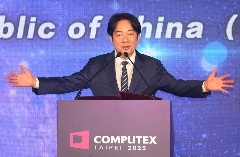 總統賴清德20日就職周年談話相當溫和，與過往調性不符。圖為賴清德20日在台北南港展覽館出席2025台北國際電腦展COMPUTEX開幕典禮並致詞。圖/中央社