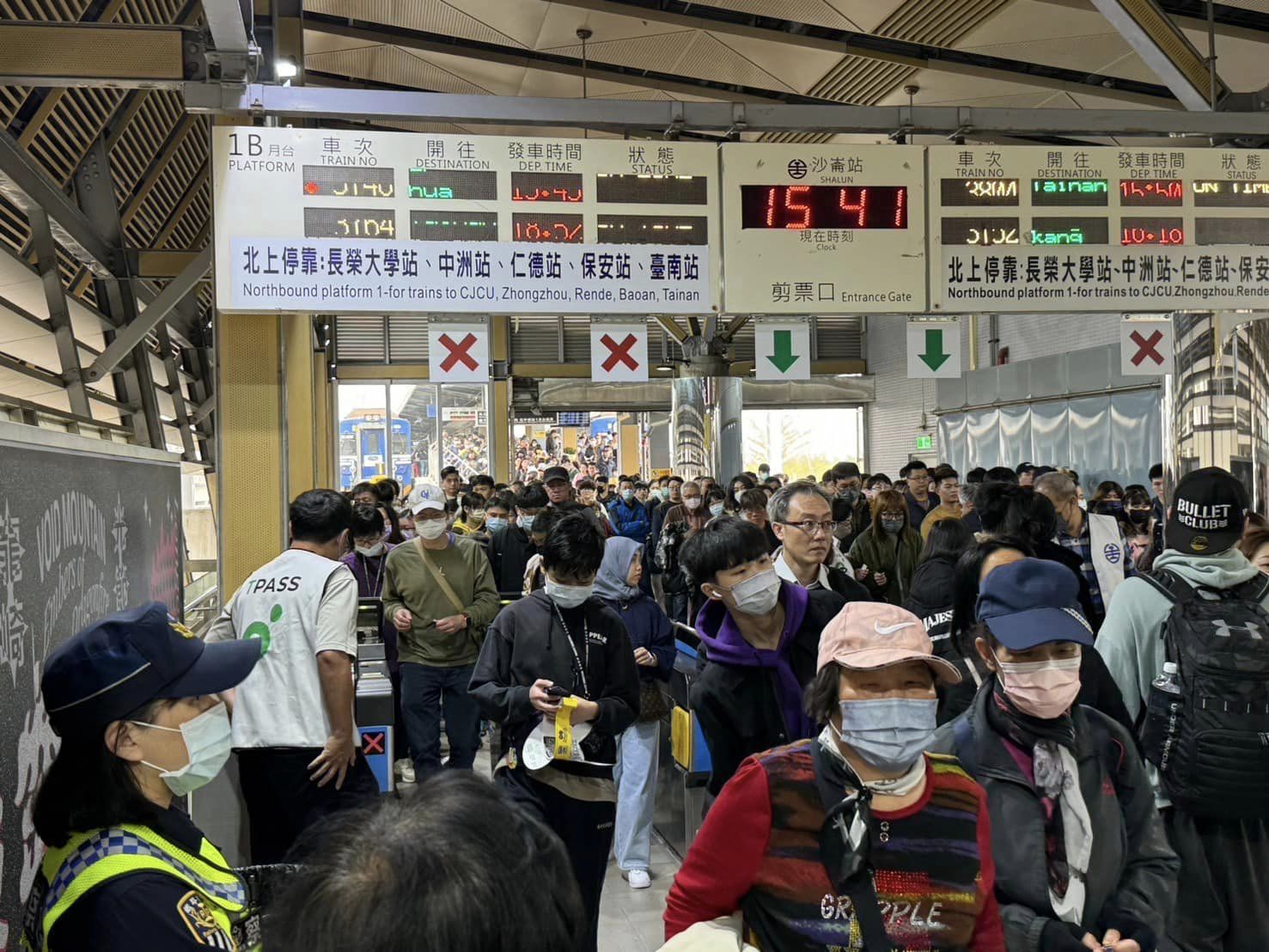 台鐵開通新服務，自7月起可用手機直接「嗶」進站，不用再翻找卡票。圖/取自國營臺灣鐵路股份有限公司 臉書