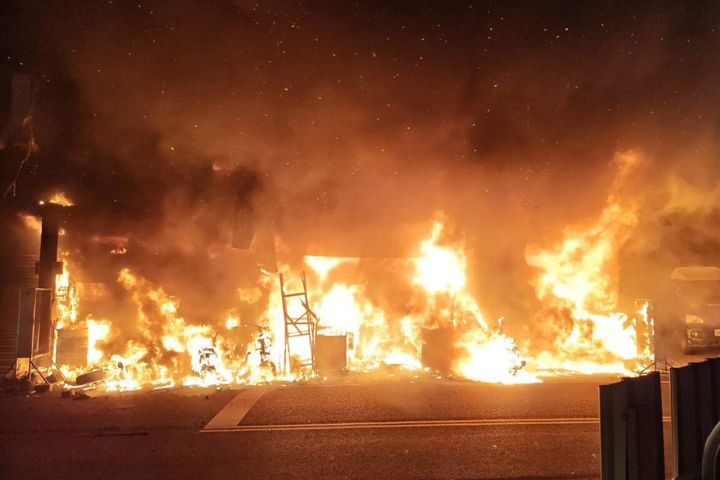 台南永康鐵皮屋大火延燒多戶　機車行夫婦葬身火窟