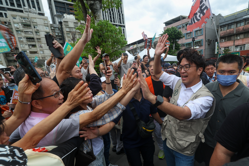 【徐宗懋專欄】「洋流宣傳詐騙術」系列（3）：阿貓阿狗串場「萬民景仰」戲碼
