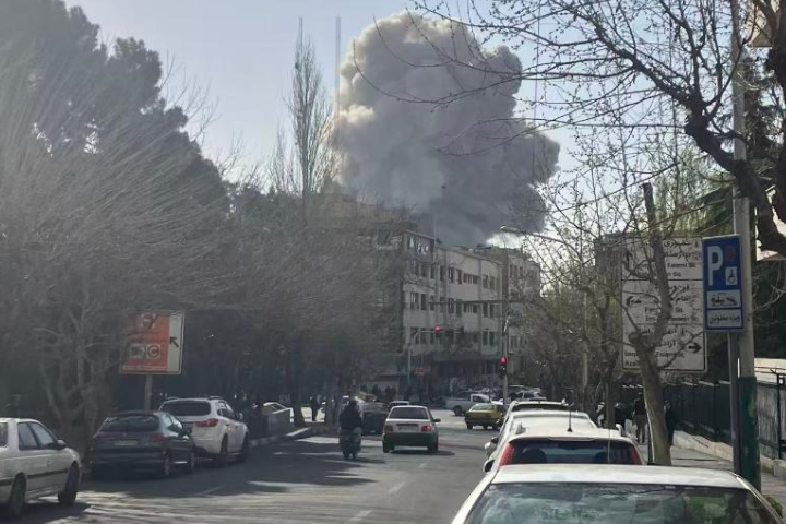 【伊朗危機】混亂、恐慌籠罩德黑蘭　美以聯手空襲撼動首都