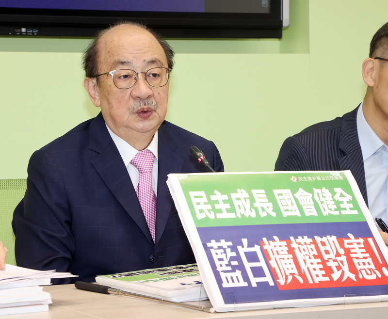當前藍白所提的法案，絕大部分也都是民進黨當年他們自己的意見。民進黨提就是「改革」，藍白提就是「毀憲亂政」?圖/中央社