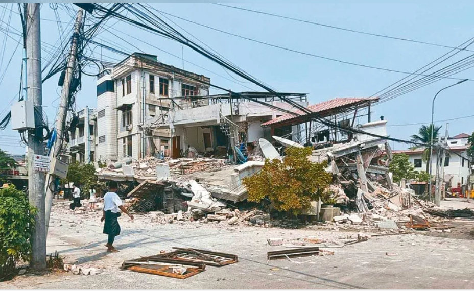 緬甸第二大城曼德勒位於震央，大批建築物倒塌。圖/取自新華社