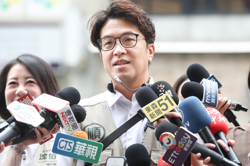 沈伯洋拋「北市颱風假脫鉤股市」　徐巧芯傻眼：要金融業冒險上班？蔣辦：非北市府權責
