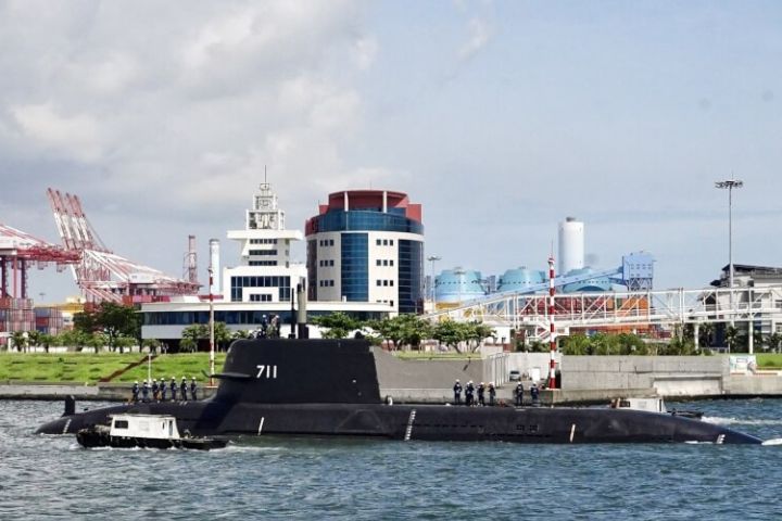 國造潛艦「海鯤號」二次海測 軍迷圍觀熱情不減