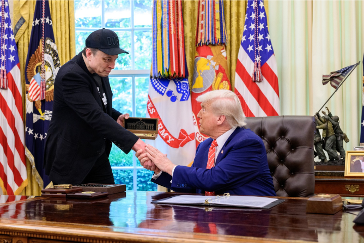 凌晨開撕！馬斯克拋核彈級爆料：川普在淫魔艾普斯坦名單上