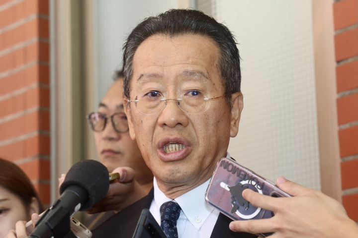 針對今年漢光演習的城鎮韌性演習，首度規劃「斷網」科目，國防部長顧立雄今天表示，是對局部地區初步進行「行動網路降速」，固網部分不受影響。圖/中央社