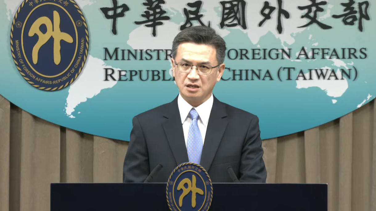 外交部6日舉行記者會表示提告。徐巧芯批評「如今行政官員要告中華民國的立法委員，也可以說見怪不怪了」。圖/翻攝外交部YouTube頻道