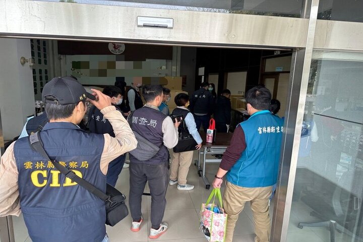 涉變造SGS蘇丹紅檢測，雲檢聲押2濟生研發人員。圖/取自中央社