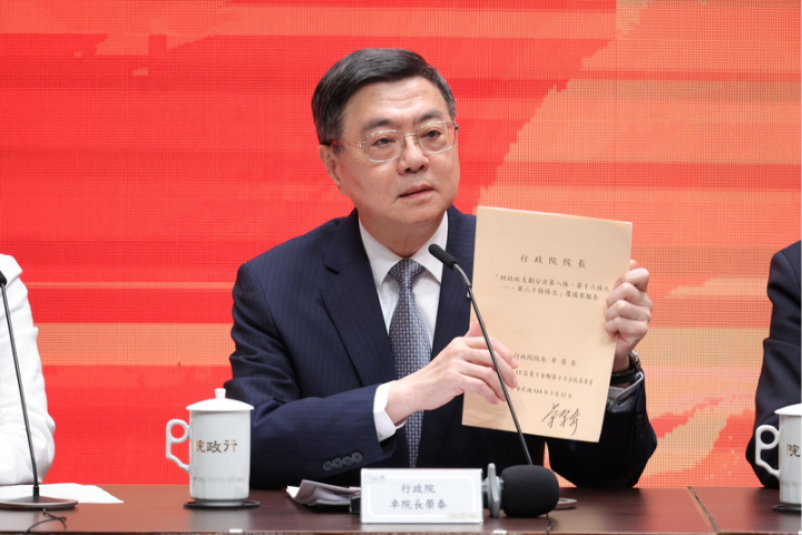 政策大轉彎：普發現金不設「拒領」選項　吳思瑤批多此一舉