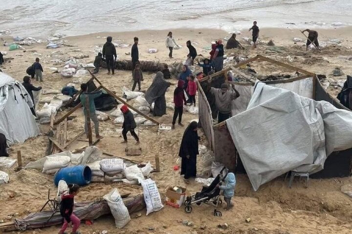 暴雨沖毀了上萬座加薩災民的棲身所。圖/取自Days of Palestine官方《推特》