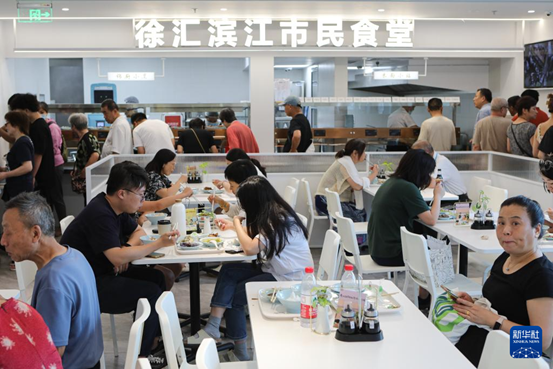 不景氣先省錢 上海年輕人改吃老年食堂