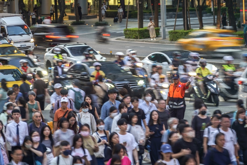 最新失業人數40.4萬人、失業率3.36％  12.6萬人工時不足