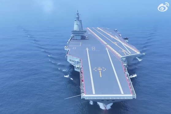 共軍南部戰區端午節先宣布黃岩島戰備警巡 後公布福建艦海試影片