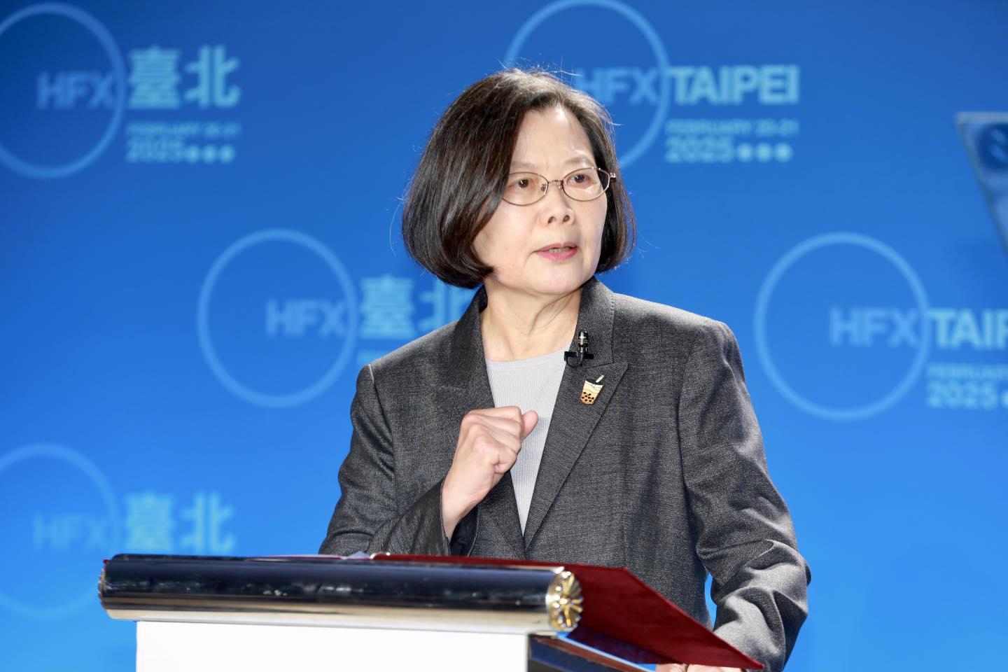 前海基會董事長李大維透露，前總統蔡英文原有機會使兩岸關係和緩，但有台灣的政治人物要北京不要接受。圖/取自蔡英文臉書