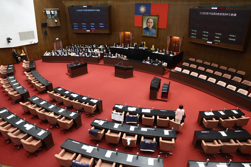 惠頓建議賴政府一不做二不休，乾脆廢除所有代表「中華民國」的圖騰，如拿掉立法院的孫中山像。圖／中央社