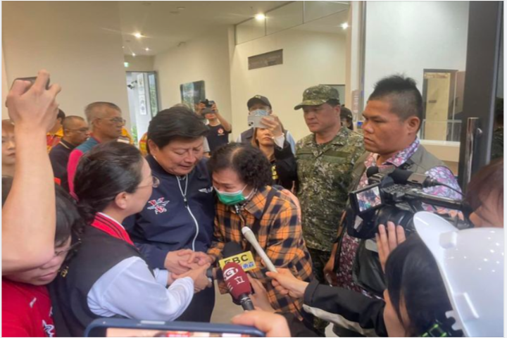 痛心救災分顏色比貓狗不如，影帝王冠雄妻姜文淑臉書發文挺傅崐萁，別污衊花蓮的梁柱。圖/取自姜文淑《臉書》