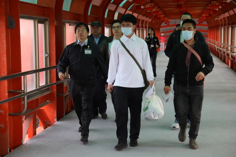 有媒體評論金門路艇翻覆案最終可能得「割地賠款」，割地指兩岸原有的禁限制海域默契不見了，賠款指賠償死者家屬鉅款。圖/中央社
