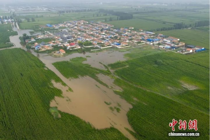 7月27日，在山西省大同市天鎮縣谷前堡鎮，一畔莊村附近農田遭遇水災。圖/取自中新網