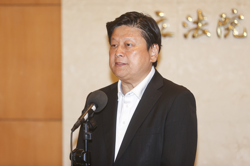 國民黨立法院黨團總召傅崐萁（圖）9日上午在立法院接受媒體聯訪，建議賴政府推派台積電創辦人張忠謀赴美談判關稅。圖/中央社