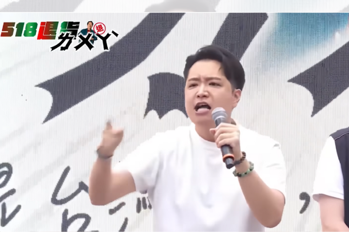 藍委羅廷瑋在民眾黨舉辦的宣講上，曝柯文哲去年被搜前對司法的真實心聲。圖/取自民眾之聲YT頻道