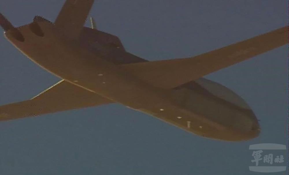 由我P-3C監控中共無偵10無人機。圖／取自國防部