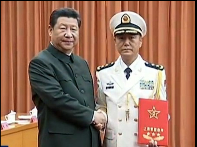中共軍委委員、政治工作部主任苗華(右)因「嚴重違紀」已被停職調查。圖/取自中國軍網