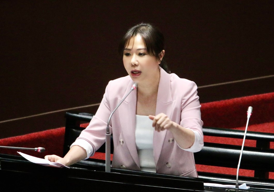國會改革覆議質詢爆出「案外案」，立委李彥秀：政院將對「原民禁伐補償條例」提出覆議案。圖/取自李彥秀臉書
