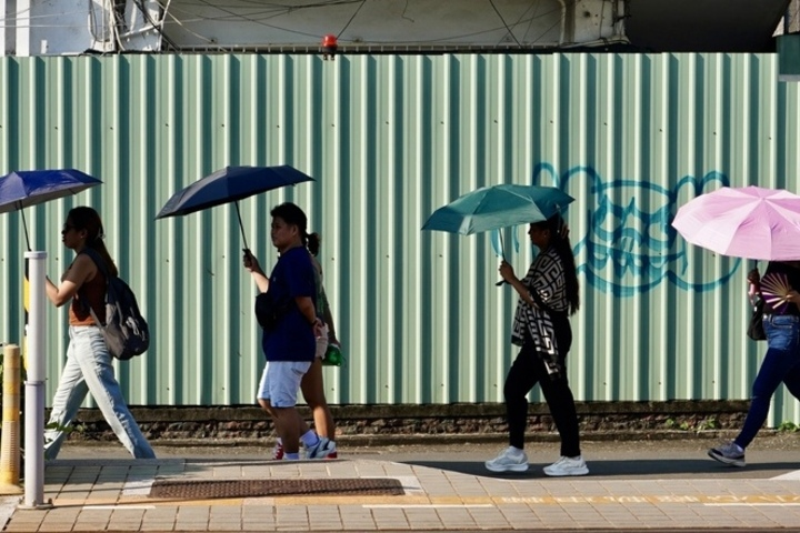 宜蘭防38度極端高溫　颱風白海豚延後北轉中部以北父親節防豪大雨