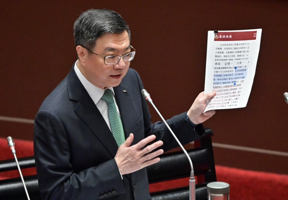國會改革覆議案遭否決，行政院長卓榮泰：全世界最遠的距離就是從國會質詢台到備詢台的距離。圖/取自卓榮泰臉書
