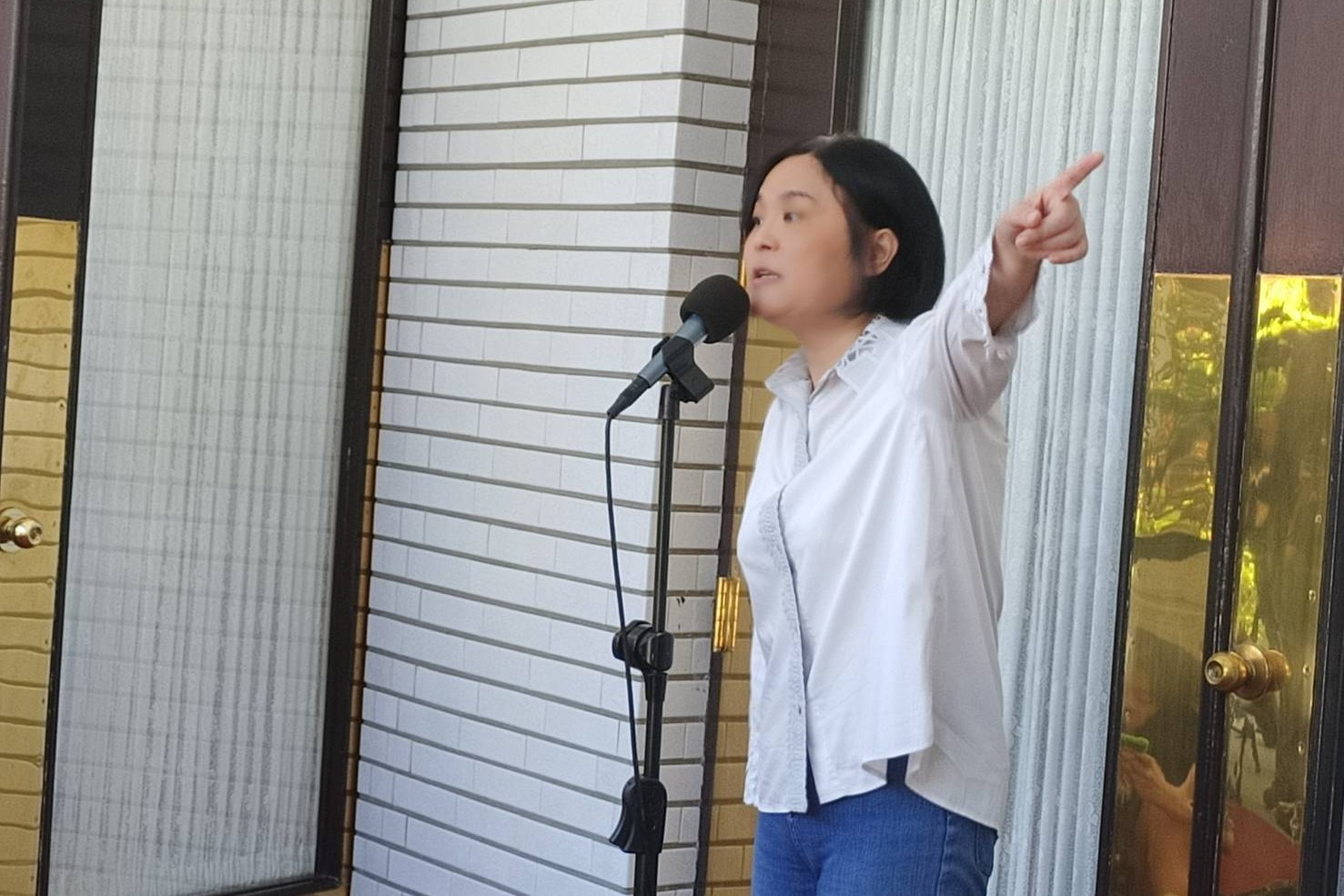 國民黨立委陳玉珍25日在立法院議會前受訪表示，明年度總預算若未編退休警消、軍人待遇，她一定會向黨團建議，把中央政府總預算「整包退回」。圖/記者簡立欣攝