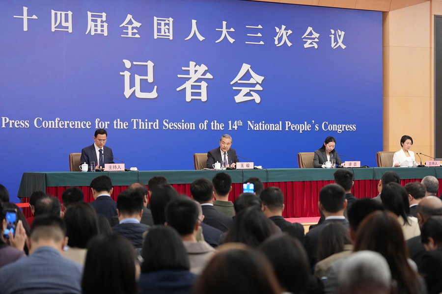 大陸外交部回應大陸外長王毅在兩會上對台論述，是否代表大陸對台政策更趨強硬。圖/取自新華社