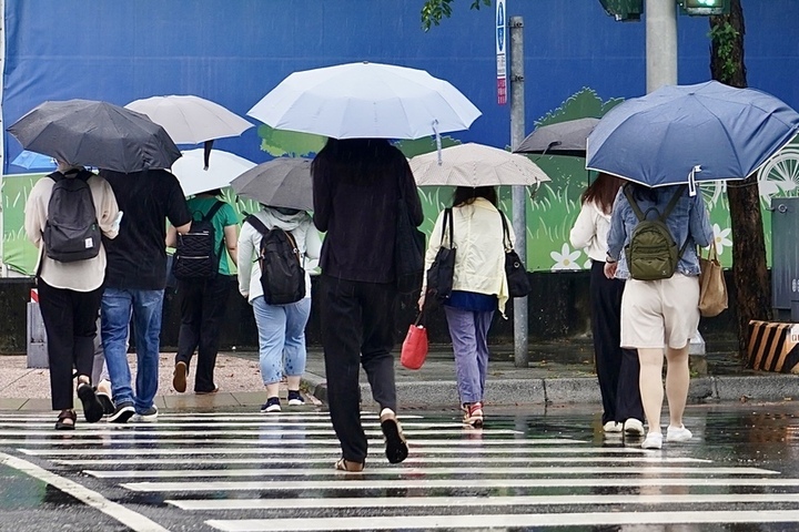 東北季風影響雙北基宜大雨特報 中部以北持續濕涼