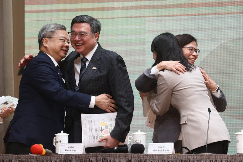 卓揆關稅記者會　藍委批滿口「文青式宣傳」卻持續蓋牌　記憶體被市場打趴