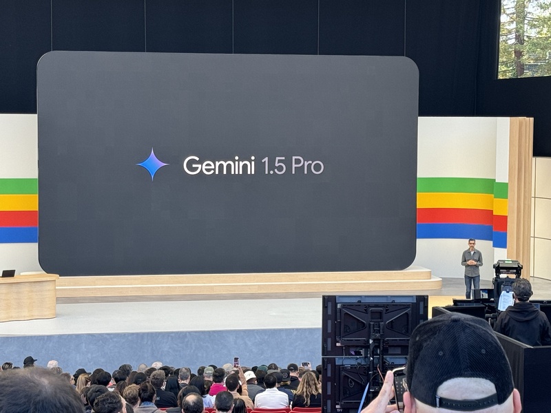 Google美國時間14日舉辦I/O年度開發者大會，執行長皮查伊（Sundar Pichai）發表性能更強的人工智慧（AI）模型Gemini 1.5 Pro。圖/中央社
