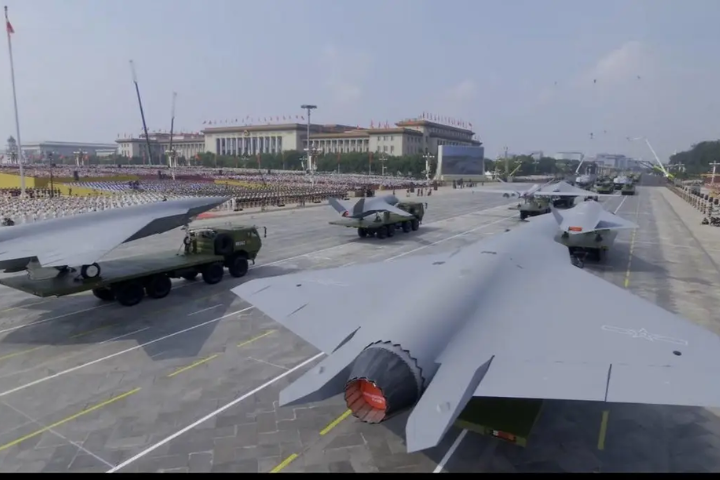 今年抗戰80周年,大陸在九三閱兵時展示了數款新型作戰無人機,讓美國憂心。圖/取自搜狐